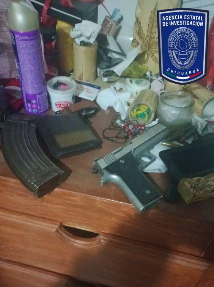 Catean casa en colonia Paquimé de NCG y aseguran armas dinero y equipo