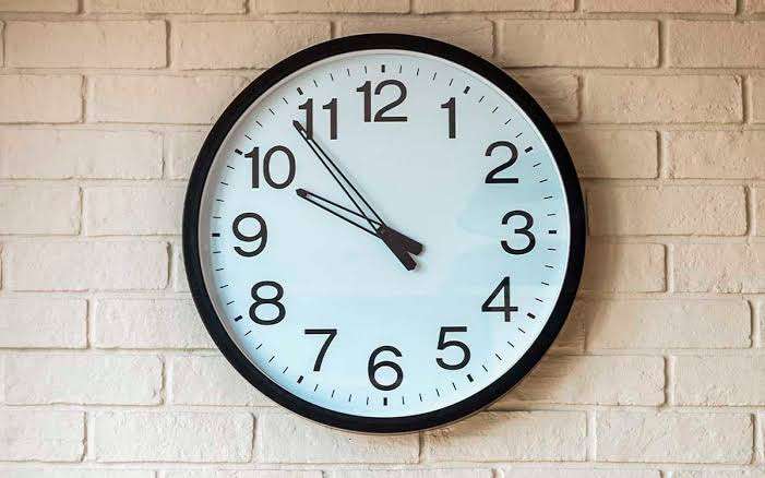 ¡No lo olvide, adelante su reloj. Termina horario de invierno!