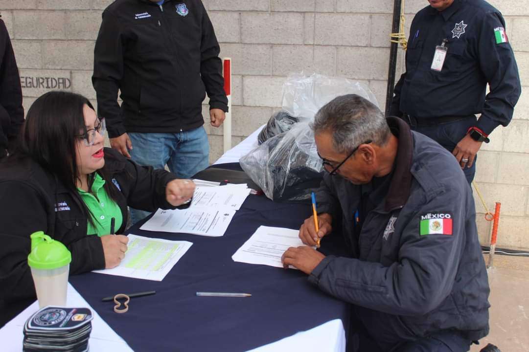 Realiza Sspe Entrega De Uniformes En El Cereso No.5 