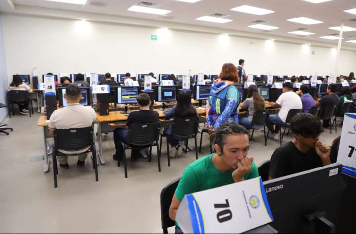 Aplican más de 7 mil personas para ingresar a la UACJ