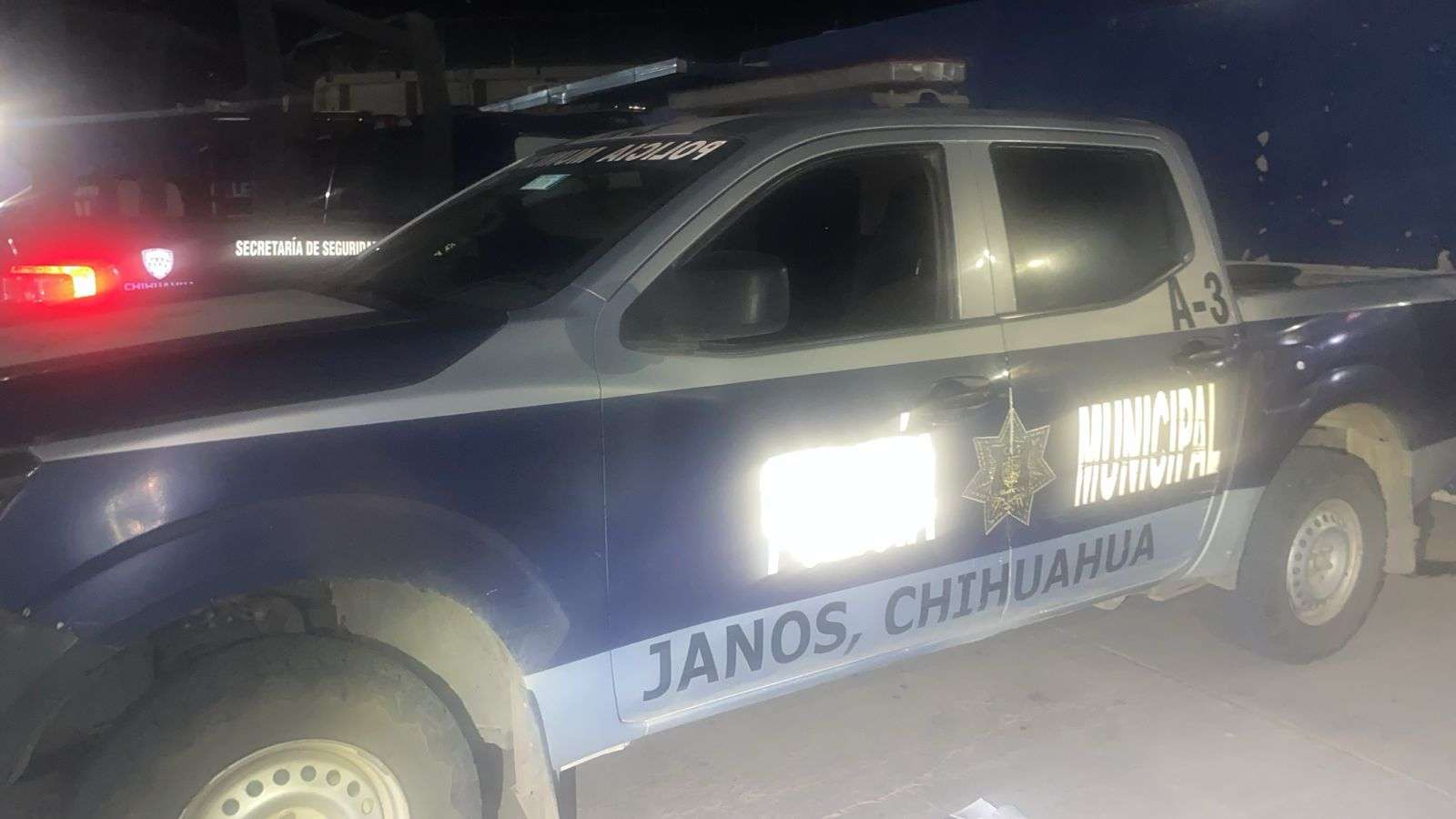 Detienen  a tres policías municipales de Janos